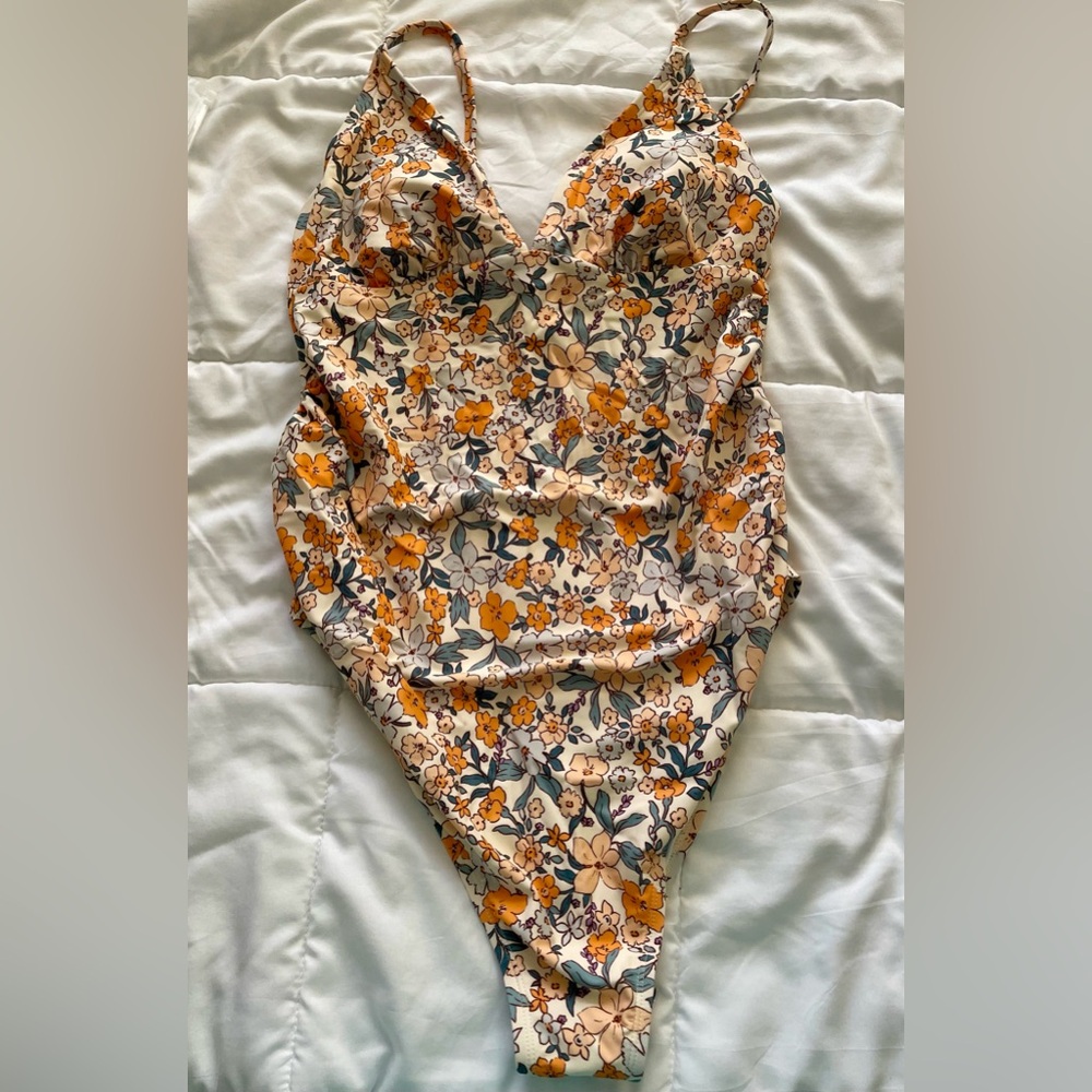 NWT Cupshe DeepV Maternity Swimsuit - size L